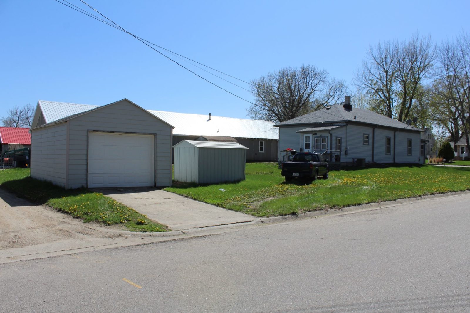 466 N. Oak, Ainsworth, NE.