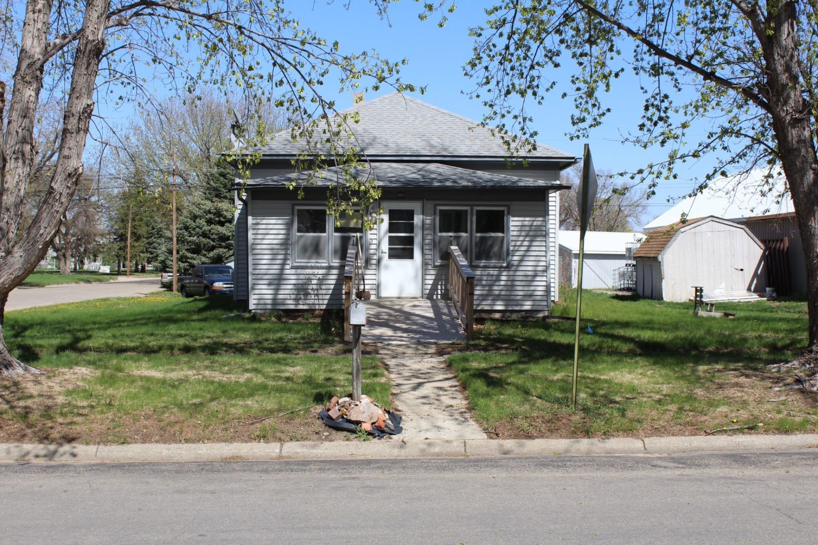 466 N. Oak, Ainsworth, NE.