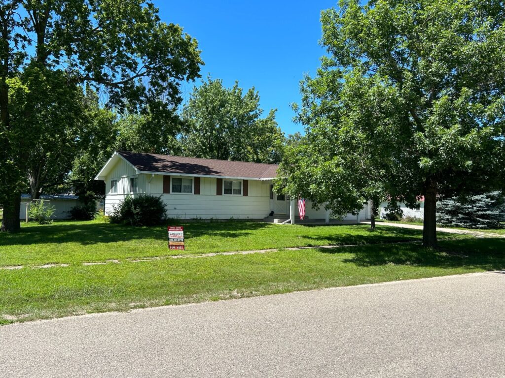 333 N. Elm St - Long Pine, NE Home for sale